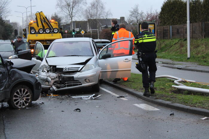 Flinke schade na botsing tussen twee voertuigen