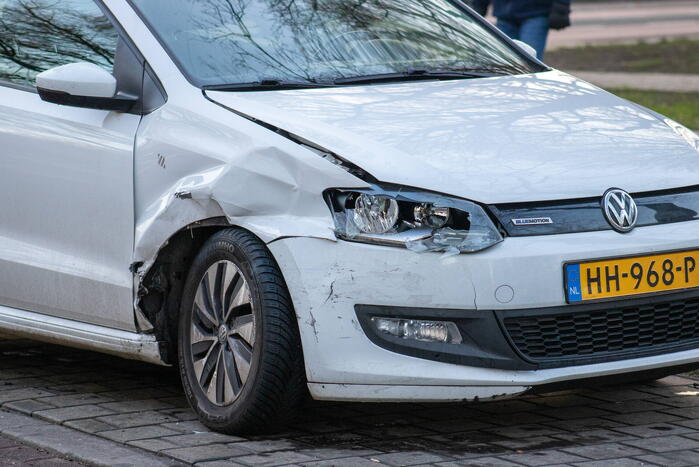 Fikse schade bij aanrijding tussen twee voertuigen