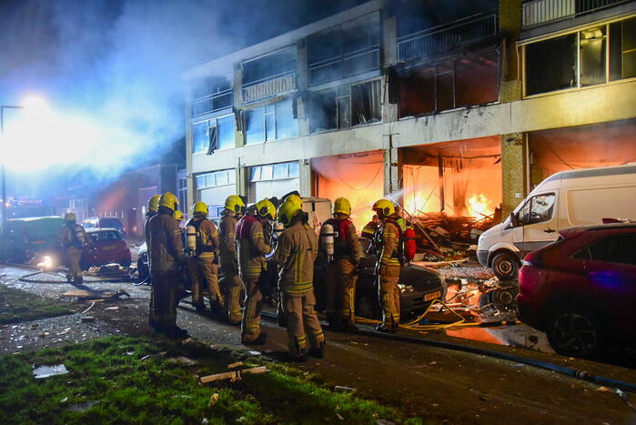 Grote brand uitgebroken na explosie bij appartementencomplex