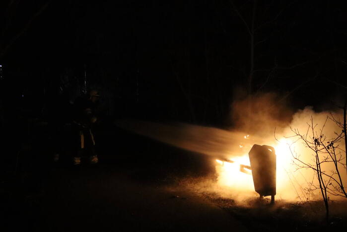 Bank staat volledig in brand