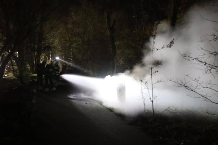 Bank staat volledig in brand