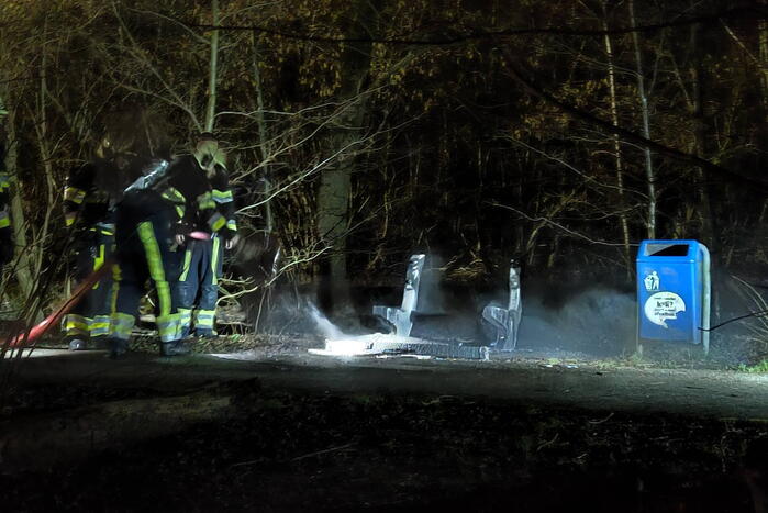 Bank staat volledig in brand