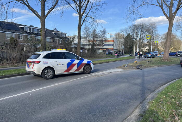 Automobilist gewond nadat tegenligger op verkeerde weghelft terecht komt