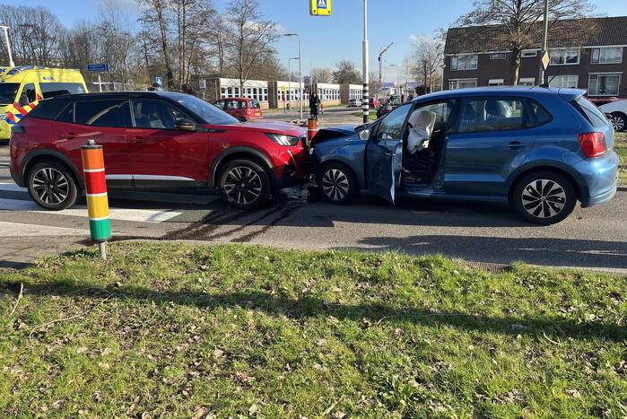 Automobilist gewond nadat tegenligger op verkeerde weghelft terecht komt