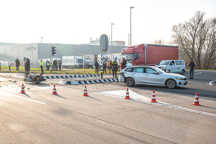 Motorrijder ernstig gewond bij aanrijding