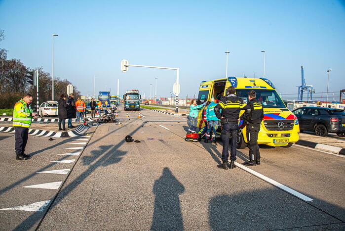 Motorrijder ernstig gewond bij aanrijding