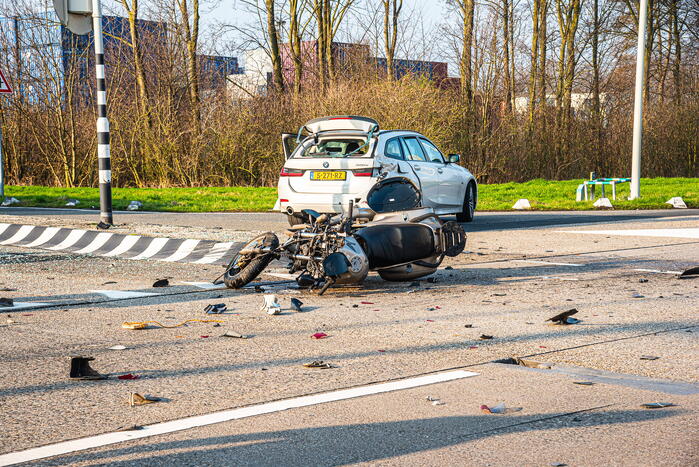 Motorrijder ernstig gewond bij aanrijding