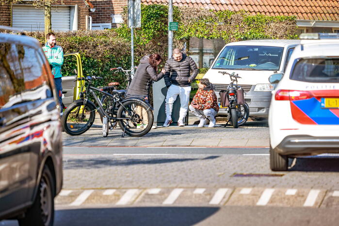 Fatbike met gashendel in botsing met e-bike en auto