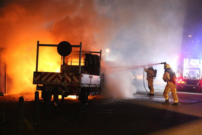 Voertuig volledig verwoest door brand