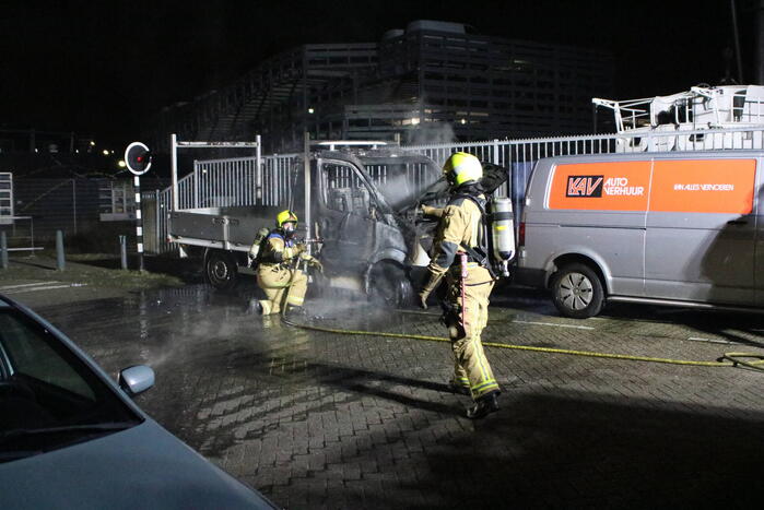 Voertuig volledig verwoest door brand