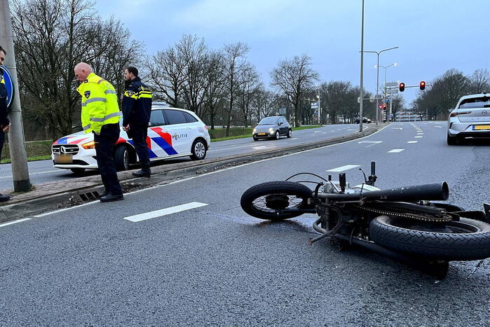 Motorrijder gewond bij botsing met auto