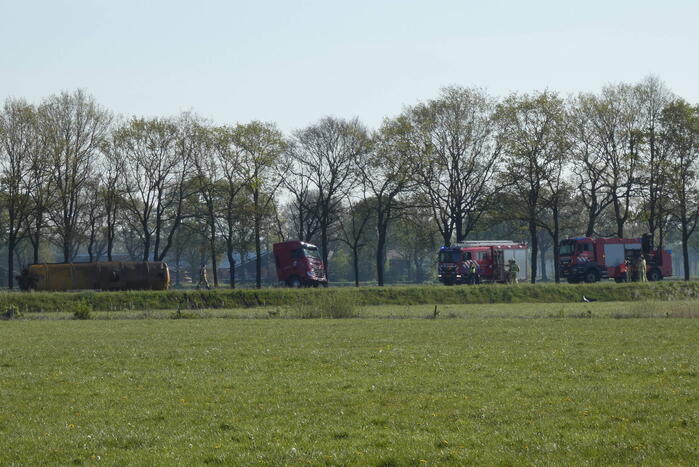 N381 urenlang afgesloten door ernstig ongeval met vrachtwagen