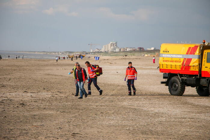 Zwemmer in ernstige toestand uit zee gered