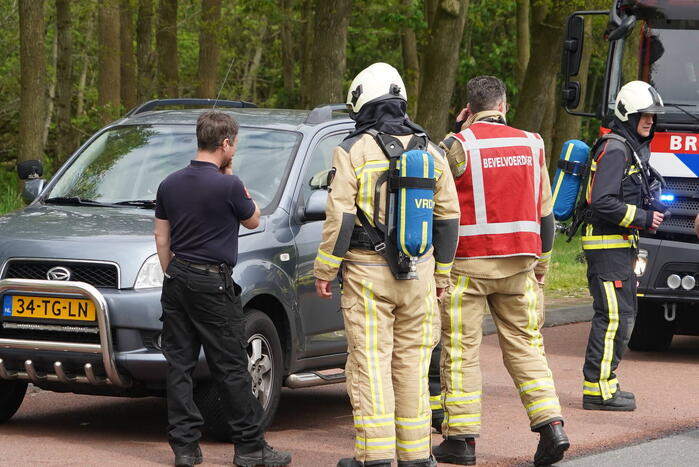 Brandweerman moet collega's bellen voor mogelijke brand in eigen auto