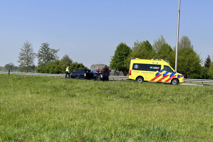 Twee gewonden bij kop-staart aanrijding