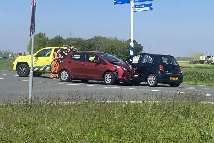 Schade na botsing tussen twee voertuigen