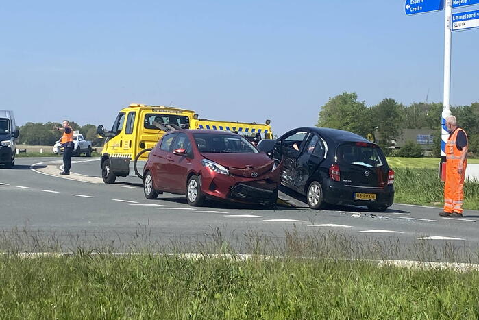 Schade na botsing tussen twee voertuigen