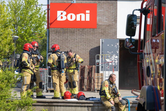 Gebroken slang bij Boni supermarkt zorgt voor brandweer inzet