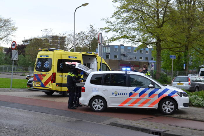 Twee personen op scooter aangereden