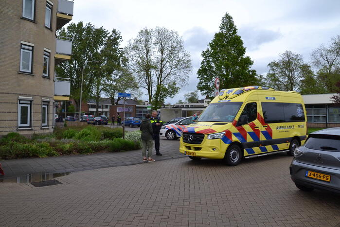 Twee personen op scooter aangereden