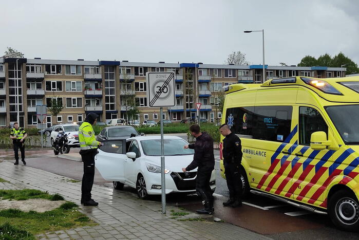 Automobilist en E-biker in botsing