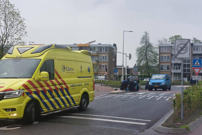 Automobilist en E-biker in botsing