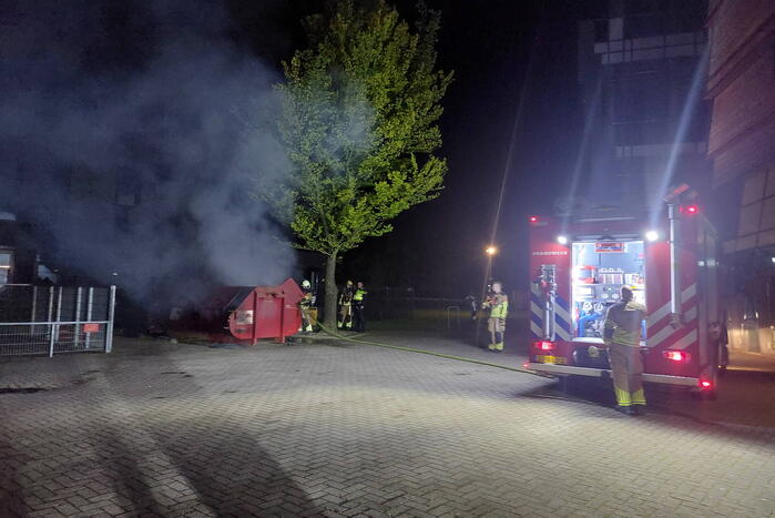 Flinke rookontwikkeling bij brand in container