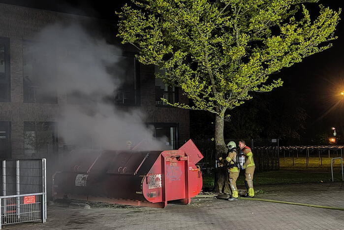 Flinke rookontwikkeling bij brand in container