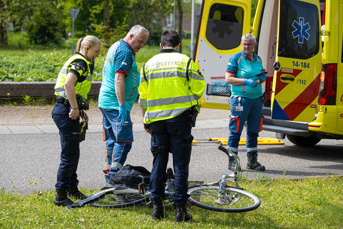 Fietsster aangereden op rotonde