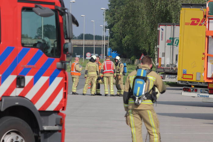 Parkeerplaats A37 ontruimd vanwege lekkende tanker