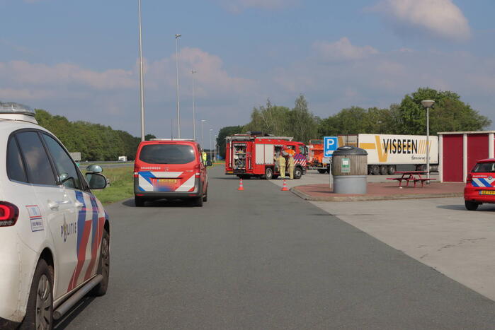 Parkeerplaats A37 ontruimd vanwege lekkende tanker