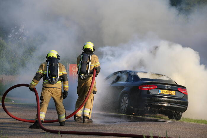 Auto verwoest door brand tijdens rit