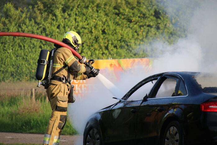 Auto verwoest door brand tijdens rit