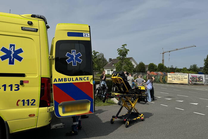 Tweetal op scooter gewond bij botsing met auto