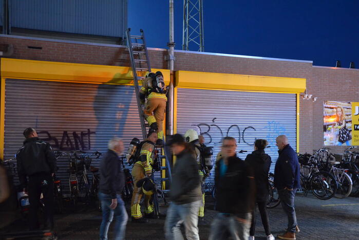 Brandweer ingezet voor mogelijke dakbrand