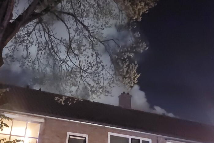 Brandweer ingezet voor uitslaande brand