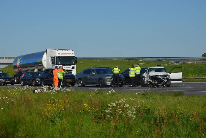 Meerdere voertuigen bij ernstig ongeval op snelweg