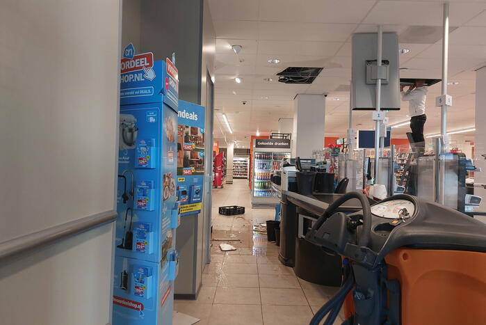 Wateroverlast in Albert Heijn door gesprongen leiding