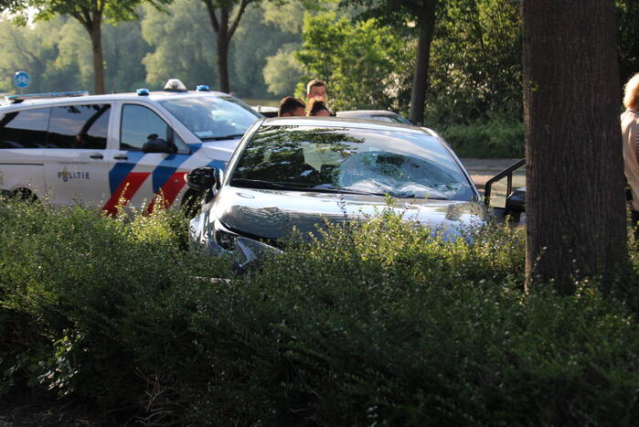 Automobilist die onwel raakt veroorzaakt ravage