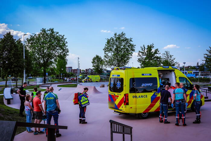 Kind zwaargewond na val op skatebaan