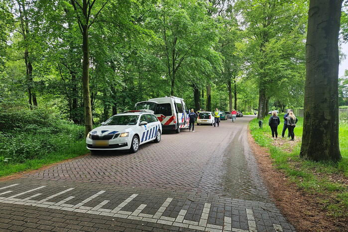 Automobilisten van de weg voor verkeerscontrole