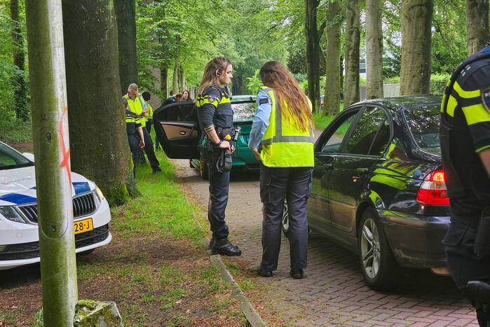 Automobilisten van de weg voor verkeerscontrole