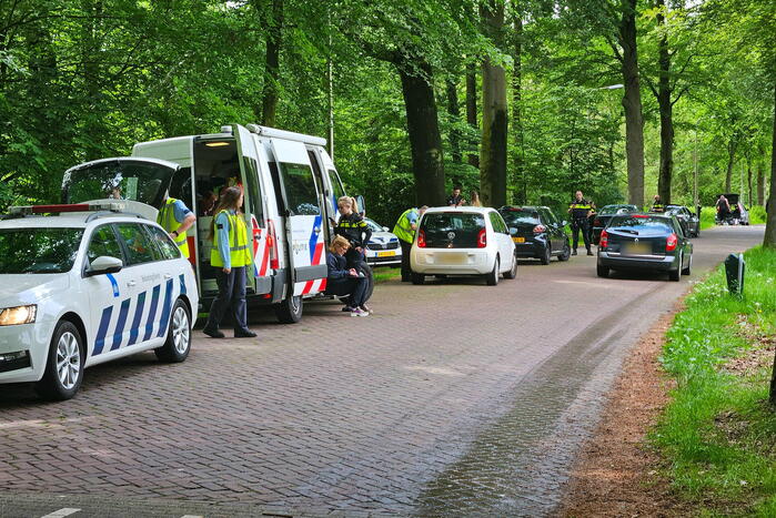 Automobilisten van de weg voor verkeerscontrole