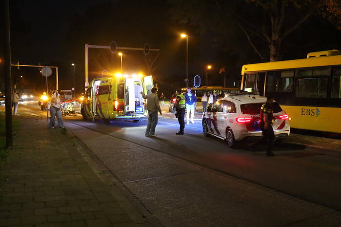 Motorrijder gewond na val bij kruising