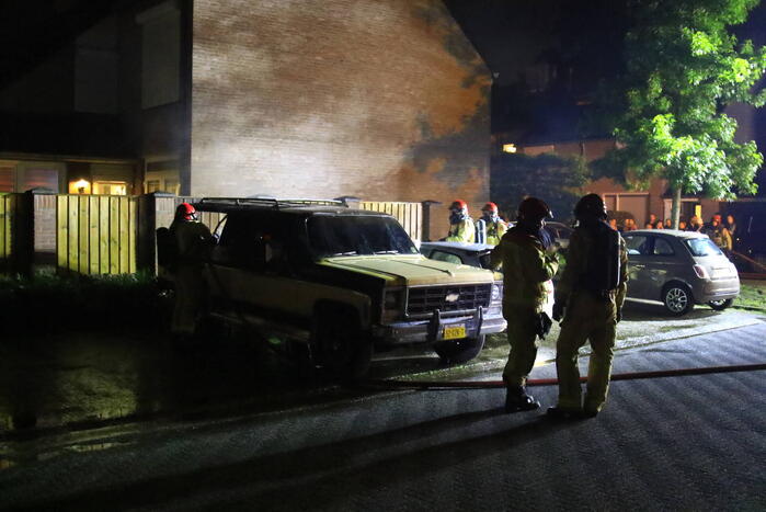 Flinke schade na brand in geparkeerde auto