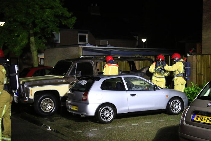 Flinke schade na brand in geparkeerde auto