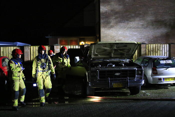 Flinke schade na brand in geparkeerde auto