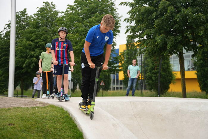 Nieuwe skatebaan feestelijk geopend in Vathorst