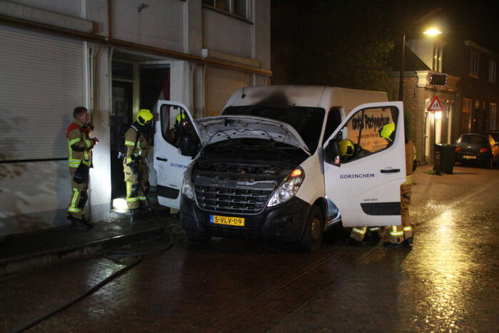 Voorkant bestelbus afgebrand