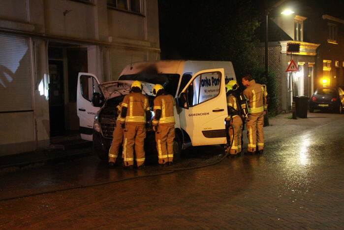 Voorkant bestelbus afgebrand